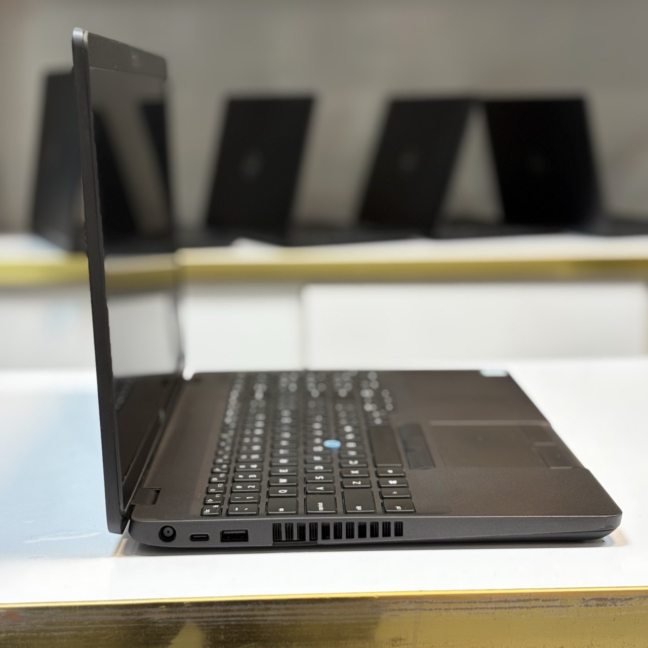 لپ تاپ دل استوک مدل 5500 آونگ استور