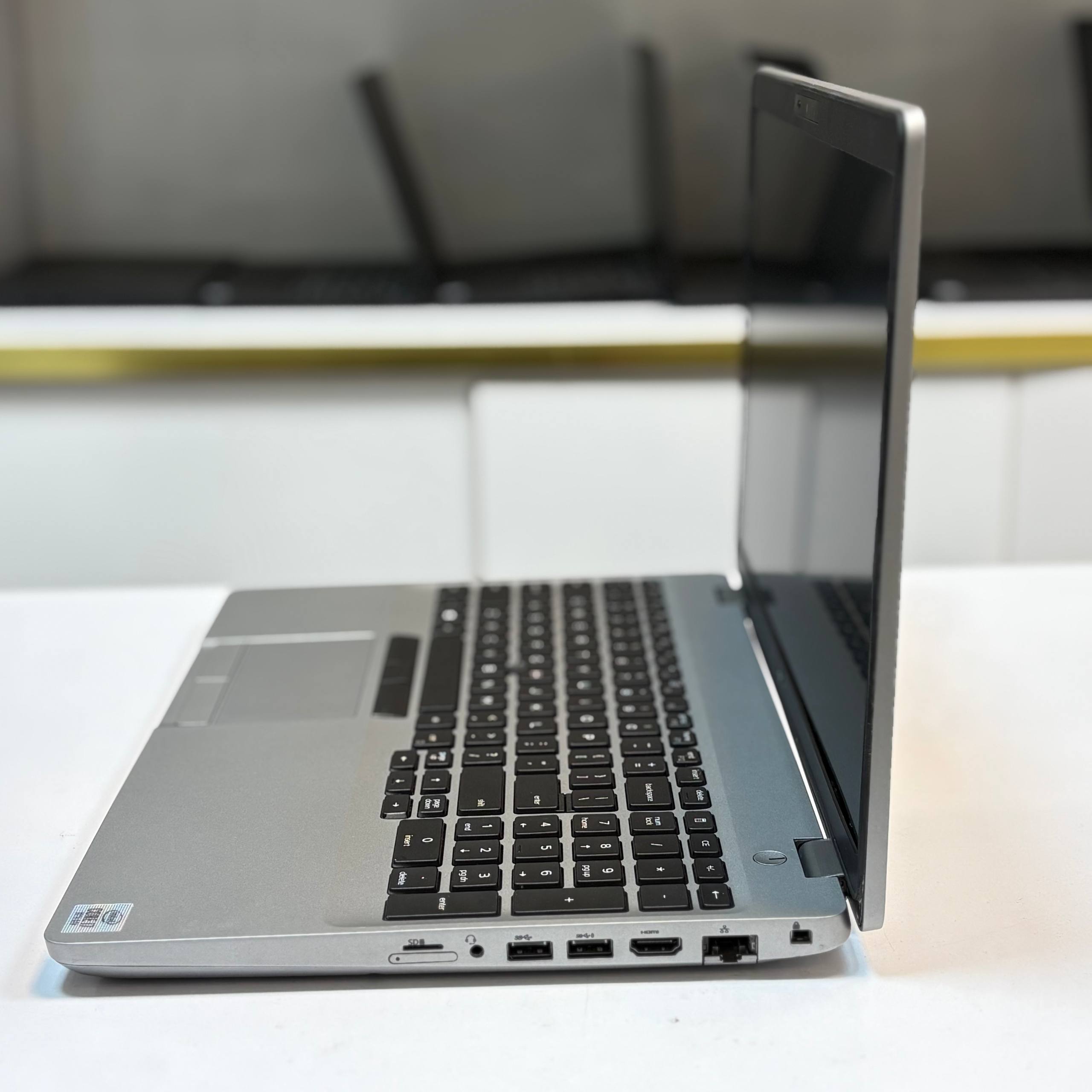 Dell Precision 3551 - 15.6 inch Laptop